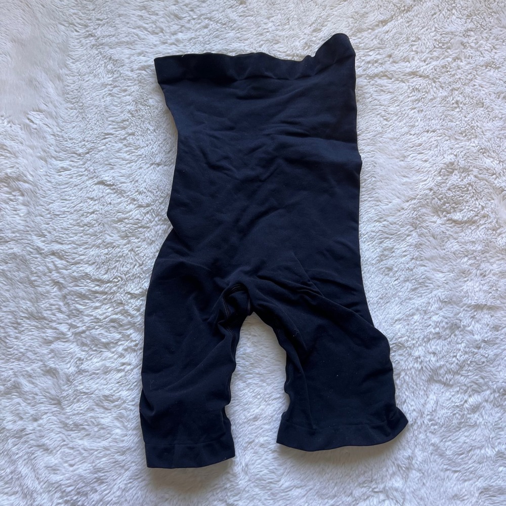 SKIMS Sculpting Short Mid Thigh Onyx Black High Waist Shapewear Size L/G Control